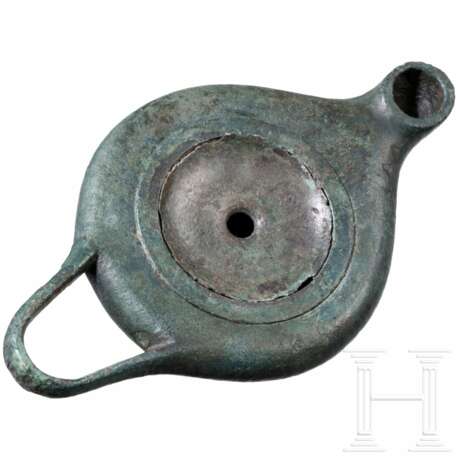 Öllampe aus Bronze, griechisch, 4. Jhdt. v. Chr. - Foto 1