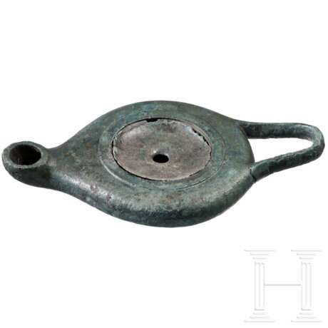 Öllampe aus Bronze, griechisch, 4. Jhdt. v. Chr. - Foto 2