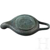 Öllampe aus Bronze, griechisch, 4. Jhdt. v. Chr. - Foto 3