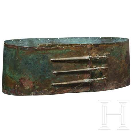 Mittelitalischer Bronzegürtel mit drei Gürtelhaken, 3. Jhdt. v. Chr. - photo 1
