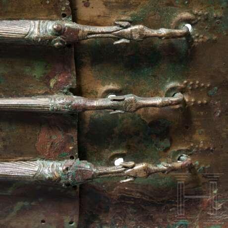 Mittelitalischer Bronzegürtel mit drei Gürtelhaken, 3. Jhdt. v. Chr. - photo 2