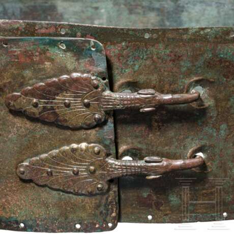 Mittelitalischer Bronzegürtel mit zwei Gürtelhaken, 3. Jhdt. v. Chr. - photo 2