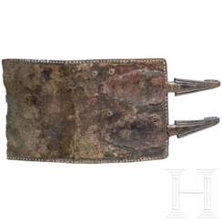 Fragment eines mittelitalischen Gürtels mit zwei Gürtelhaken, 3. Jhdt. v. Chr.