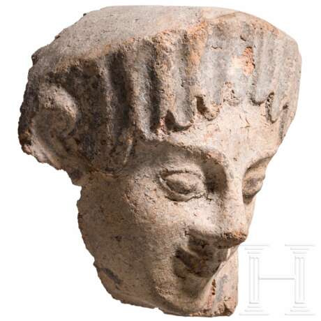 Antefix aus Ton mit Bemalungsresten, etruskisch, spätes 6. Jhdt. v. Chr. - Foto 2