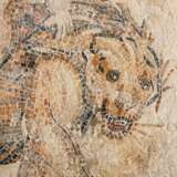 Römisches Mosaik mit Eros auf einem Löwen, Mitte 3. Jhdt. n. Chr. - photo 2