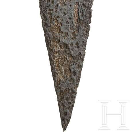 Messer mit "karpfenförmiger" Klinge, spätrömisch, 4. - frühes 5. Jhdt. n. Chr. - photo 5