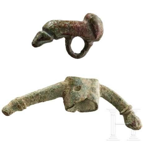 Zwei Phallusamulette aus Bronze, römisch, 1. - 2. Jhdt. n. Chr. - photo 1