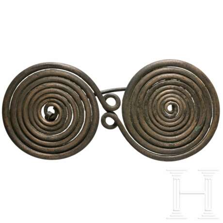 Bronzene Brillenspiralfibel vom Typ Haslau-Regelsbrunn, 10. - 8. Jhdt. v. Chr. - фото 1