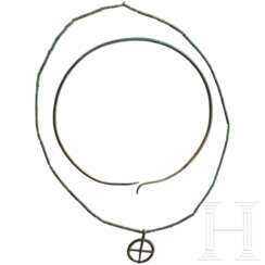 Halsring und Kette aus Spiralrollen mit Radanhänger, Urnenfelderzeit, 12. - 11. Jhdt. v. Chr.