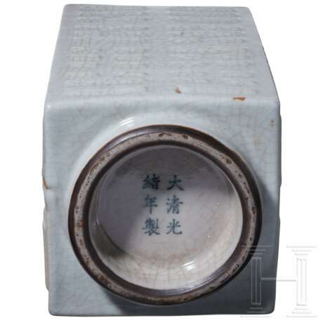 Kong-Vase mit Guangxu-Sechszeichen-Marke und wahrscheinlich aus der Periode (19./20. Jhdt.), China - photo 5