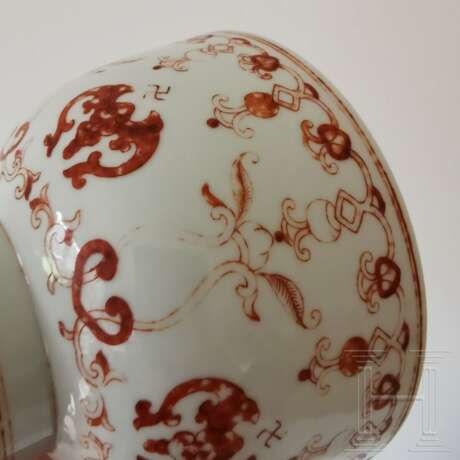 Eisenrot bemalte Schale mit Fledermäusen und Daoguang-Sechszeichenmarke, China, wohl aus dieser Zeit (um 1840) - photo 3