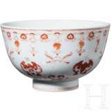 Eisenrot bemalte Schale mit Fledermäusen und Daoguang-Sechszeichenmarke, China, wohl aus dieser Zeit (um 1840) - photo 5