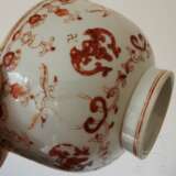 Eisenrot bemalte Schale mit Fledermäusen und Daoguang-Sechszeichenmarke, China, wohl aus dieser Zeit (um 1840) - photo 9