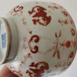 Eisenrot bemalte Schale mit Fledermäusen und Daoguang-Sechszeichenmarke, China, wohl aus dieser Zeit (um 1840) - photo 10