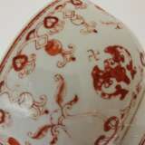 Eisenrot bemalte Schale mit Fledermäusen und Daoguang-Sechszeichenmarke, China, wohl aus dieser Zeit (um 1840) - photo 12