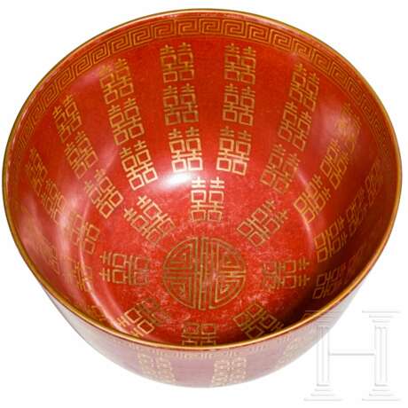 Korallenrot glasierte Schale mit Glückssymbolen, China, wohl spätes 19./Anfang 20. Jhdt. - photo 9