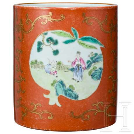 Korallenrot glasierter Famille-rose-Pinseltopf, China, wohl spätes 19. Jhdt. - Foto 1