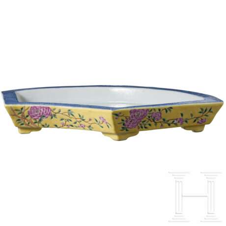 Seltenes Famille-Rose-Becken mit Narzissen, China, wohl Guangxu-Periode, 19./20. Jhdt. - photo 13