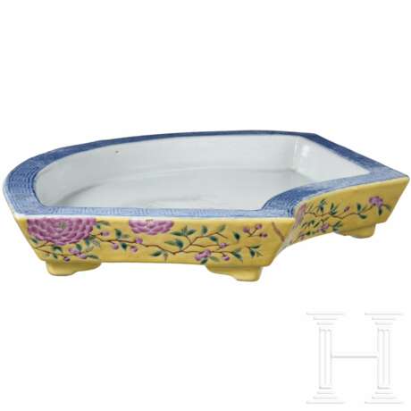 Seltenes Famille-Rose-Becken mit Narzissen, China, wohl Guangxu-Periode, 19./20. Jhdt. - photo 14