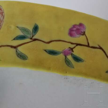 Seltenes Famille-Rose-Becken mit Narzissen, China, wohl Guangxu-Periode, 19./20. Jhdt. - photo 19