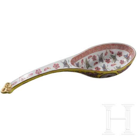 Seltener famille-rose-Löffel mit Guangxu-Marke und aus der Zeit, China, 19./20. Jhdt. - photo 1