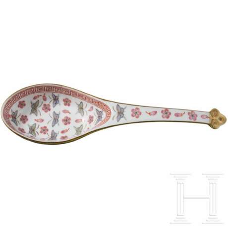 Seltener famille-rose-Löffel mit Guangxu-Marke und aus der Zeit, China, 19./20. Jhdt. - photo 11