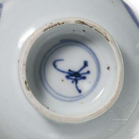 Blau-weißes Koppchen und kleiner Teller, China, Kangxi-Periode, um 1700 - photo 5