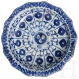 Blau-weiße Tazza (Fußschale), China, 19. Jhdt. - фото 2