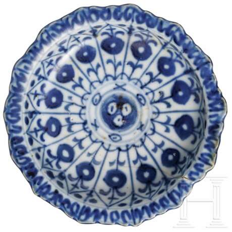 Blau-weiße Tazza (Fußschale), China, 19. Jhdt. - фото 2