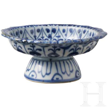 Blau-weiße Tazza (Fußschale), China, 19. Jhdt. - фото 3