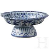 Blau-weiße Tazza (Fußschale), China, 19. Jhdt. - фото 3