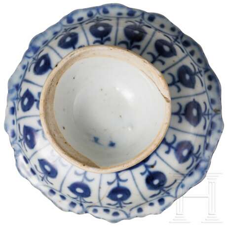 Blau-weiße Tazza (Fußschale), China, 19. Jhdt. - фото 4