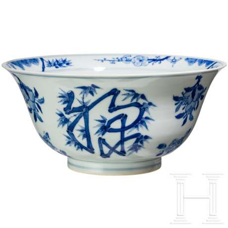 Blau-weiße Schale mit dem Symbol für Langlebigkeit "Shou", China, wohl Kangxi-Periode - Foto 1