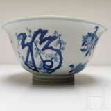 Blau-weiße Schale mit dem Symbol für Langlebigkeit "Shou", China, wohl Kangxi-Periode - Foto 2