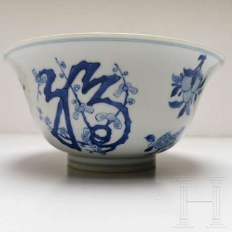 Blau-weiße Schale mit dem Symbol für Langlebigkeit "Shou", China, wohl Kangxi-Periode - Foto 2