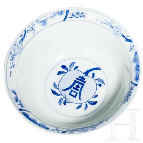 Blau-weiße Schale mit dem Symbol für Langlebigkeit "Shou", China, wohl Kangxi-Periode - Foto 6