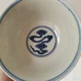 Blau-weiße Drachenschale mit Yongzheng-Sechszeichenmarke, China, wohl Yongzheng-Periode, 18. Jhdt. - photo 3