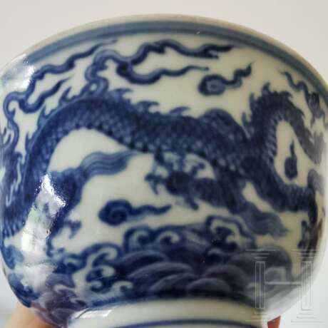 Blau-weiße Drachenschale mit Yongzheng-Sechszeichenmarke, China, wohl Yongzheng-Periode, 18. Jhdt. - photo 5