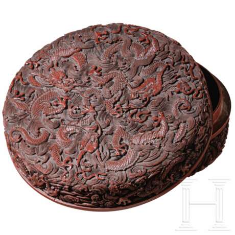 Rotlack-Dose mit Drachen, China, Qing-Dynastie, um 1900 - photo 2