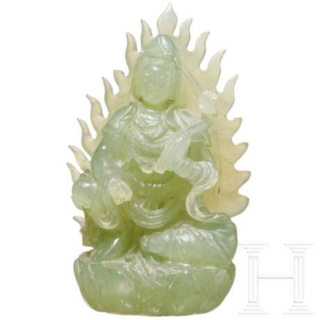 Serpentinfigur einer sitzenden Guanyin, China, 20. Jhdt. - photo 1