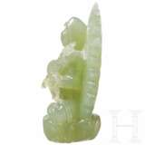 Serpentinfigur einer sitzenden Guanyin, China, 20. Jhdt. - photo 2