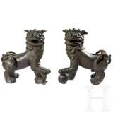 Ein Paar massive Wächterlöwen aus Bronze, China, 20. Jhdt. - Foto 1