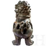 Ein Paar massive Wächterlöwen aus Bronze, China, 20. Jhdt. - Foto 4