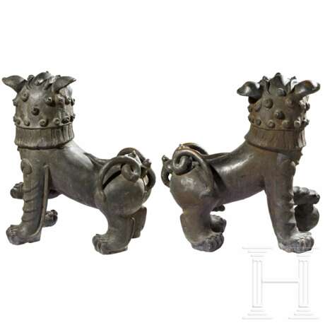 Ein Paar massive Wächterlöwen aus Bronze, China, 20. Jhdt. - Foto 5