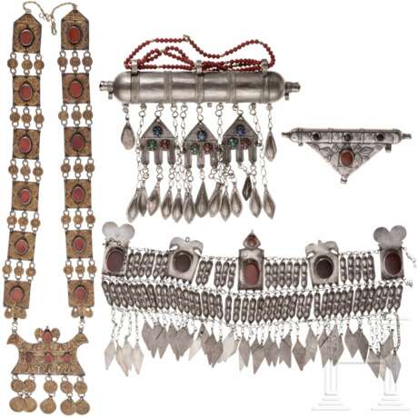 Gürtel, Stirnschmuck, Amulett und Anhänger, Teke, Turkmenistan, um 1900 - Foto 1
