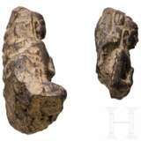 Zwei Tsatsas (Keramikvotive in Buddha-Gestalt), Nordindien/Himalayaraum, Gupta-zeitlich, um 4. - 6. Jhdt. n. Chr. - photo 2