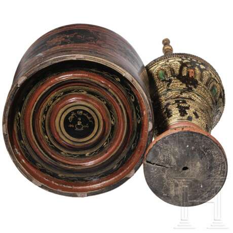 Kun-It-Betel-Behälter aus Bambus und Lack sowie türmchenförmige Spendenbox, Burma, 20. Jhdt. - photo 3