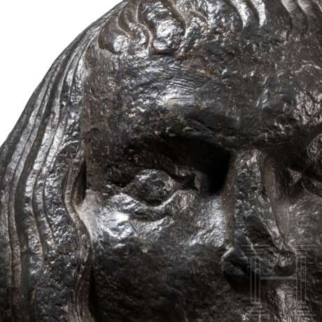 Romanischer männlicher Kopf aus pierre noire de Tournai, Tournai, 12. Jhdt. - photo 5