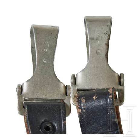 An SS Officer's Belt, Buckle and Shoulder Strap - Foto 2