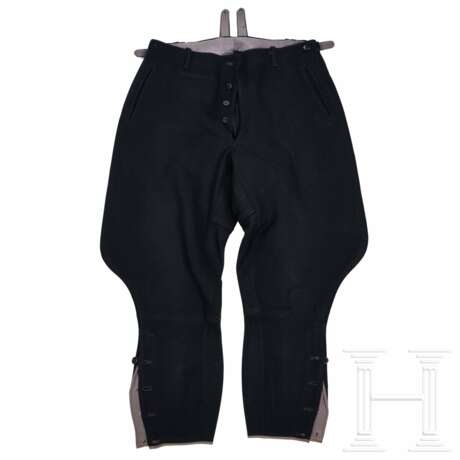 A Service Uniform for Officers - Foto 2